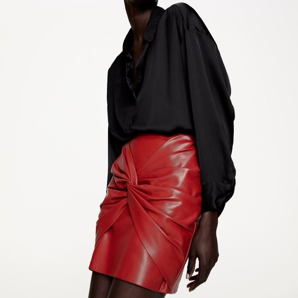 ❤️🖤❤️🖤NWT Zara Size XS Red Faux Leather Mini Skirt - Picture 2 of 4